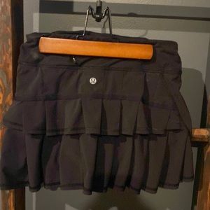 Lulu Lemon Skort with pleated back detail size 2